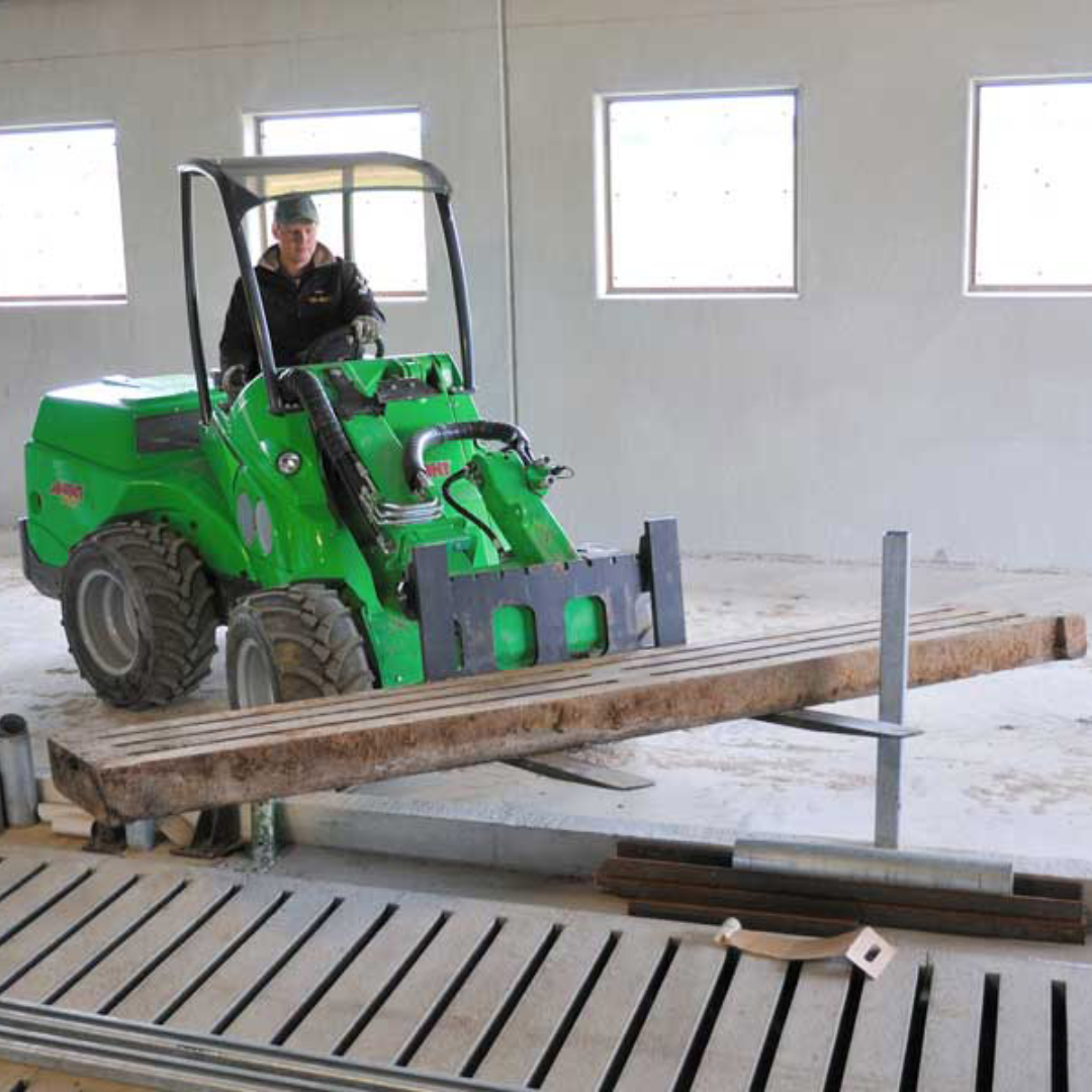 Garfo Pallet com Parede de Proteção e Estrutura Ajustável – Compatível com Engate Rápido Avant