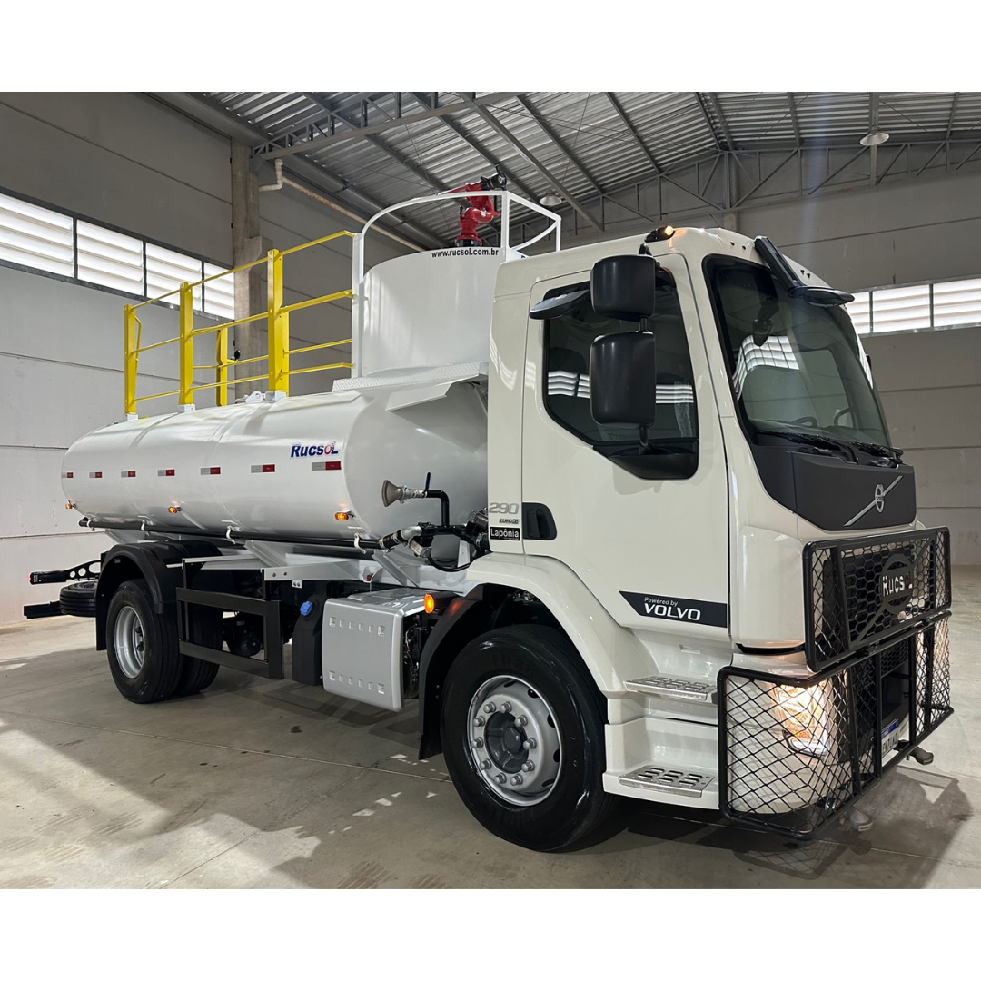 Caminhão Pipa Com Capacidade De 9.000 Litros - Volvo VM290