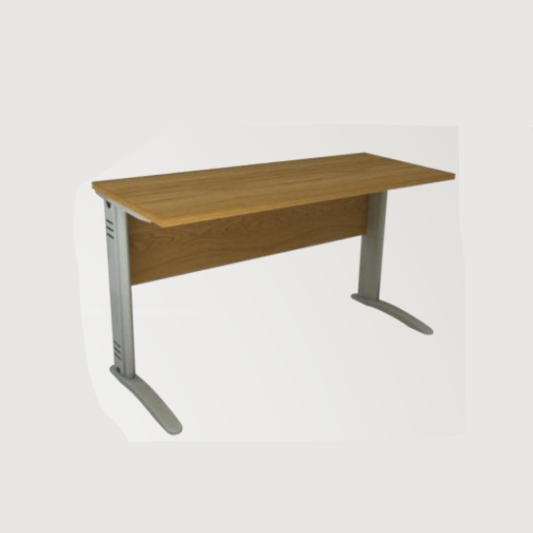 Mesa de Trabalho Retangular com Calha "J" Metálica Pés Metálicos 1400x600x740mm
