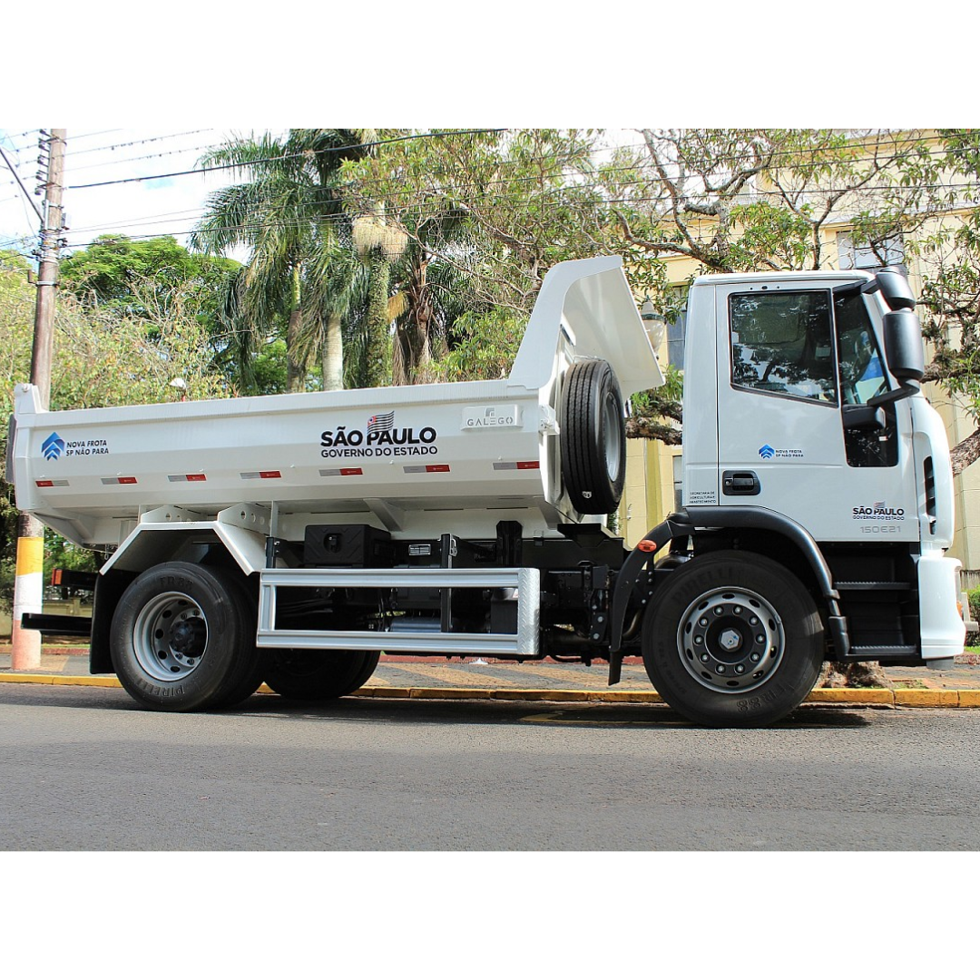 Caminhão Toco com Caçamba Basculante 6m³ - Iveco