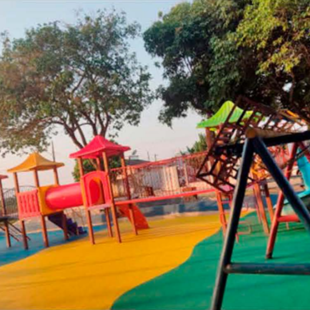 Revitalização de Piso Esportivo com Resina Acrílica – Sistema Monolítico para Alto Tráfego